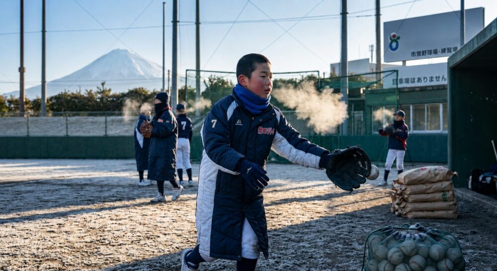 冬練習をする野球少年